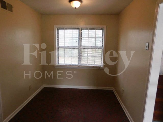 Building Photo - 2024 Janis Dr