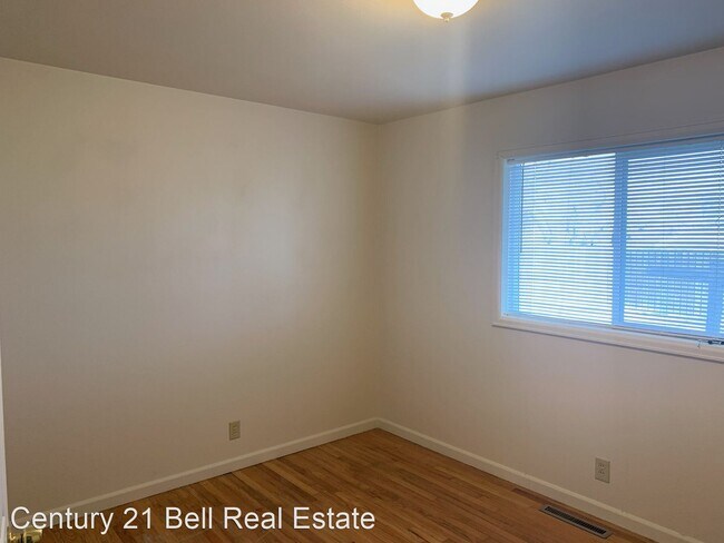 Foto del edificio - 3 br, 1 bath House - 221 DeSmet Drive