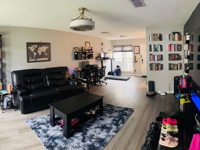 Building Photo - 5624 Giddyup Ln