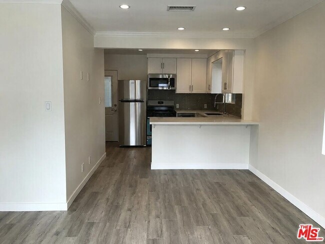 Foto del edificio - 3345 Helms Ave