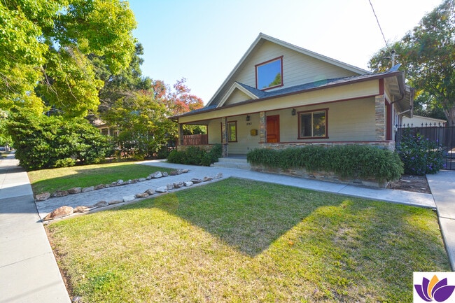 Building Photo - 1093 Avoca Ave