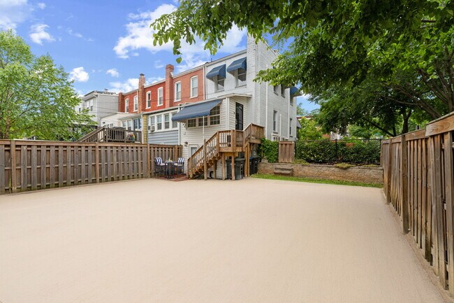 ¡Aparcamiento para 4 coches! - 2339 3rd St NE