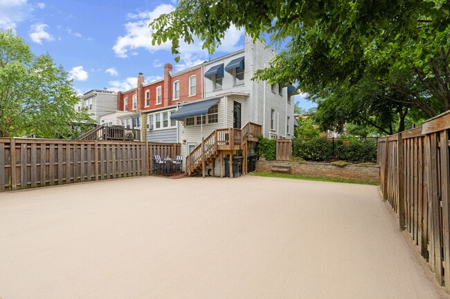 4-car parking! - 2339 3rd St NE