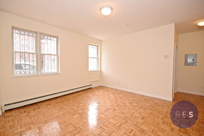 Building Photo - 428 Hicks St
