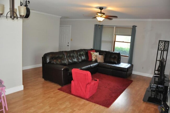 Building Photo - 1613 W Union St