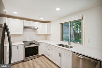 Building Photo - 11571 Shadbush Ct