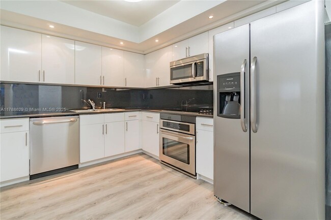 Foto del edificio - 3530 Mystic Pointe Dr