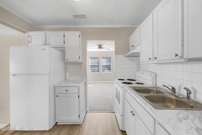 Foto del edificio - 2971 W 16th St