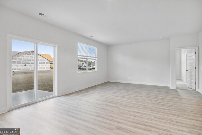 Building Photo - 323 Fox Tail Dr