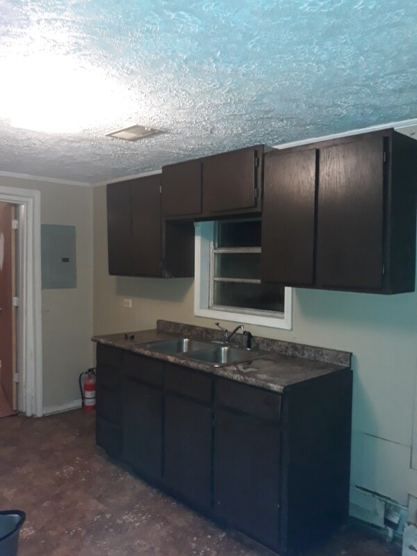 Building Photo - 630 Morrow Ave