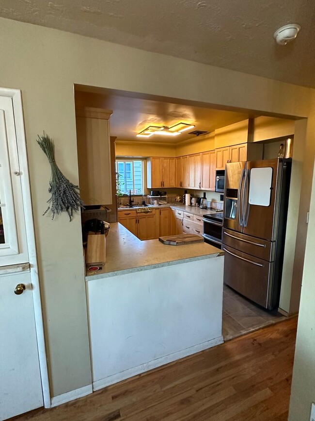 Building Photo - 4 Bedroom, 2 Bath home in The Dalles.