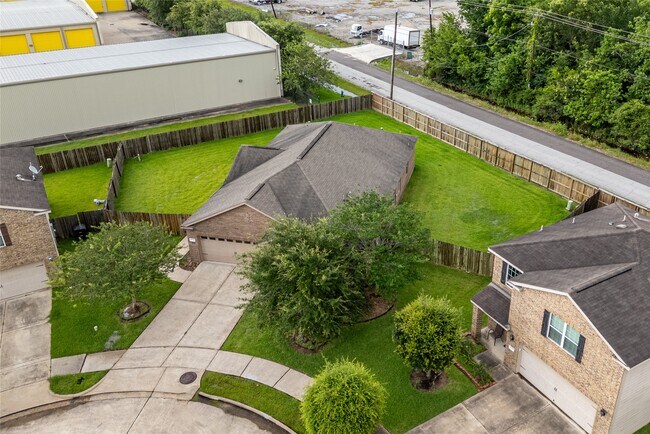 Foto del edificio - 8234 Hall View Dr