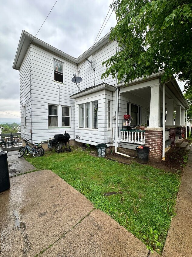 Building Photo - 369-371 New Grove St