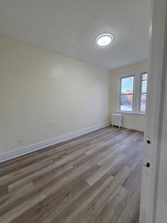 Foto del edificio - 704 90th St