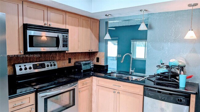 Foto del edificio - 5710 NW 13th Ct