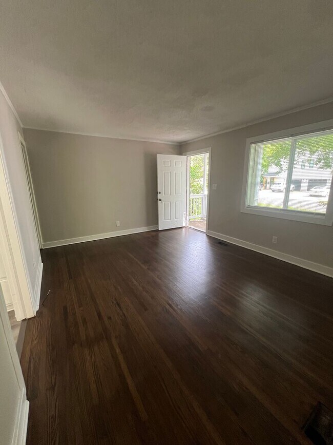 Foto del edificio - Remodeled 2 Bedroom in Camp North End area