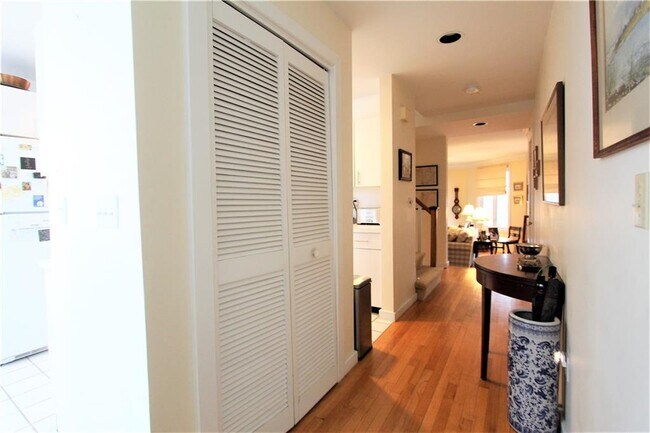 Building Photo - 15 Hammersmith Rd