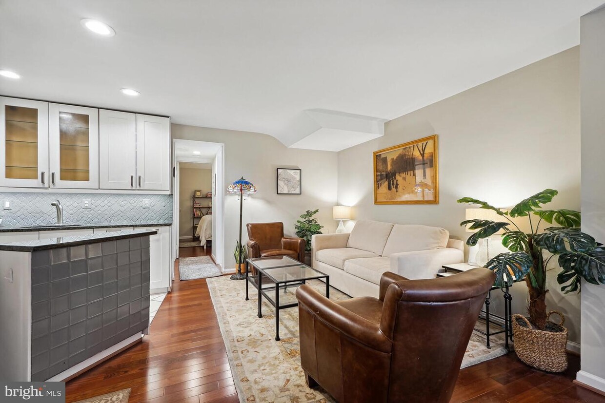 Primary Photo - 1750 Corcoran St NW