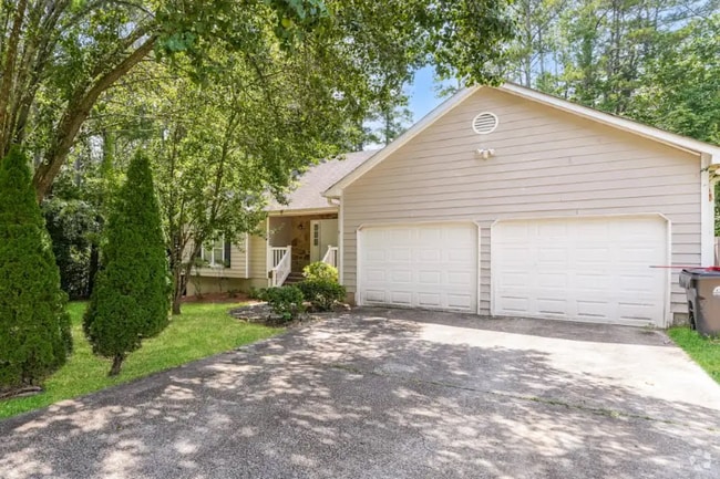 Building Photo - 2700 Candler Ct