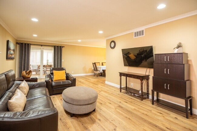 Foto del edificio - Beautiful  Furnished Single-Story Home in Walnut Valley Unified School District