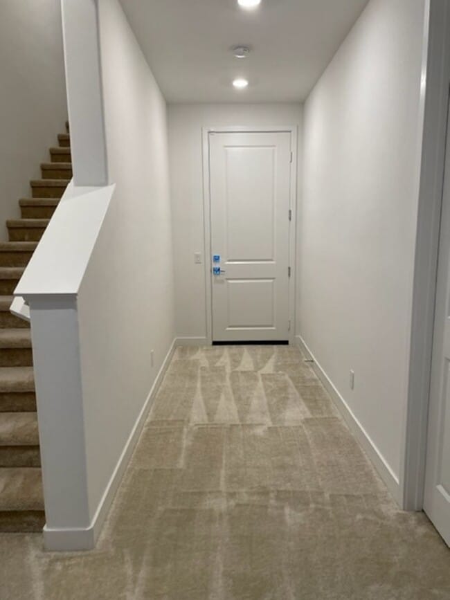 Building Photo - Welcome to this stunning 3-bedroom, 3.5-ba...