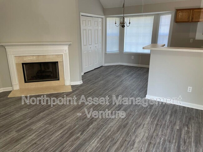 Foto del edificio - 5590 Walden Valley Cove