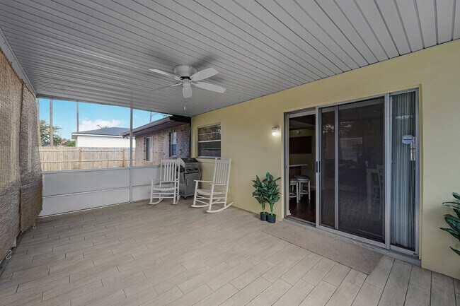 Building Photo - 784 E Fairbairn Dr