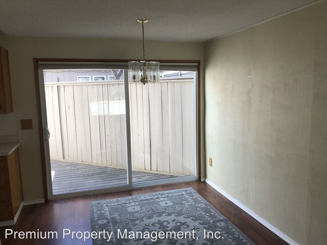 Building Photo - 2 br, 1 bath Apartment - 4796 Clarence Ct. SE