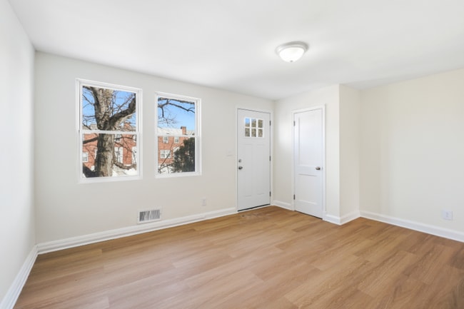 Foto del edificio - 4111 Ardley Ave