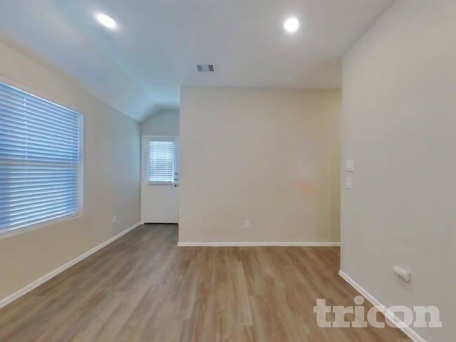 Building Photo - 210 Pine cavern dr