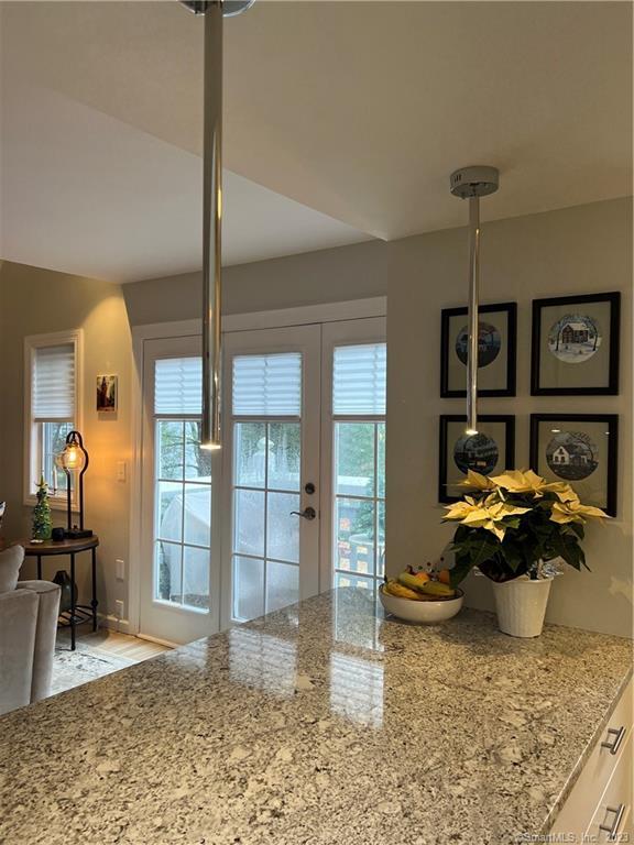 Foto del edificio - 1421 Old Pond Ln