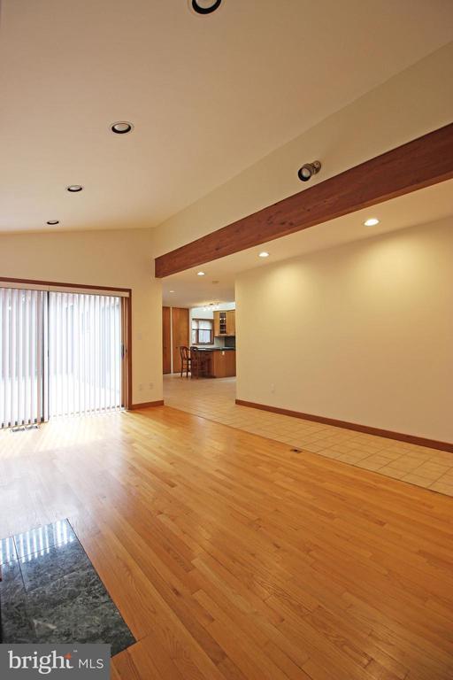 Foto del edificio - 6872 Melrose Dr