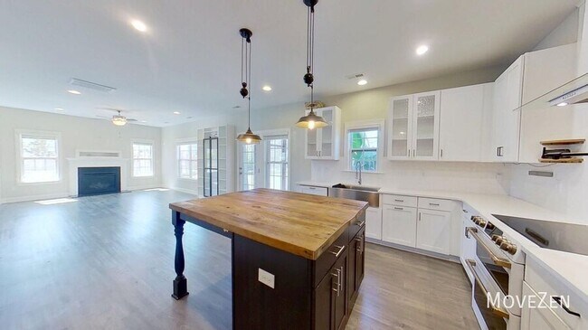 Building Photo - 1136 Valley Dale Dr