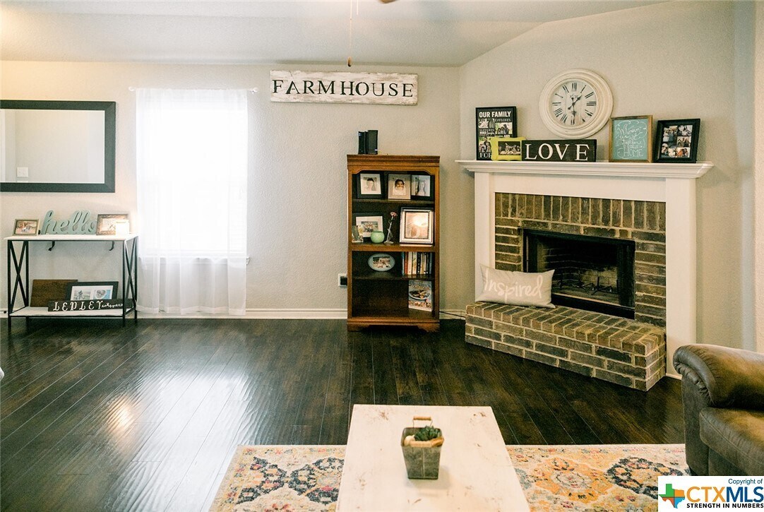 Foto principal - 2525 Elk Creek St
