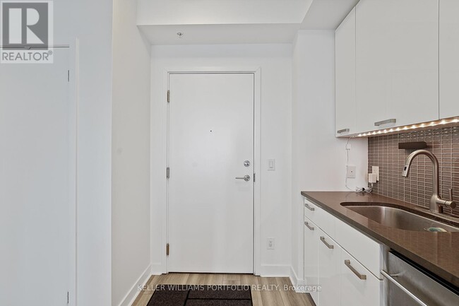 Building Photo - 295 Adelaide St W