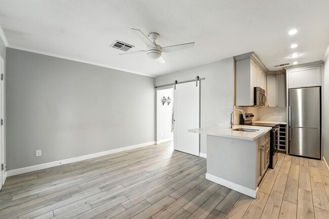 Building Photo - Heart of Phoenix Living – Modern 1BR with ...