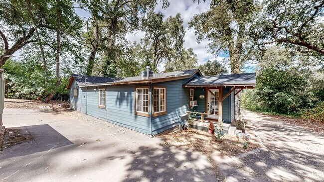 Building Photo - 1250 Bentley Dr