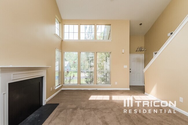 Foto del edificio - 5407 River Falls Dr