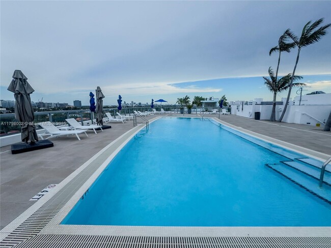 Foto del edificio - 9261 E Bay Harbor Dr