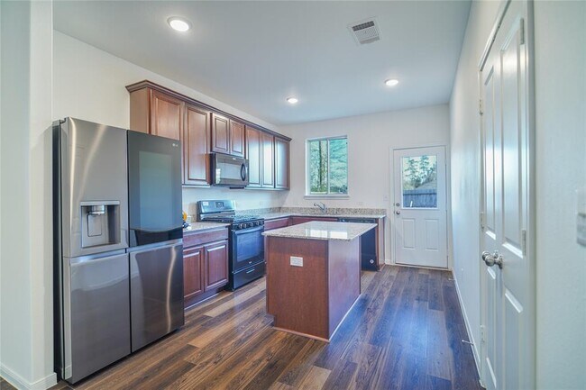 Foto del edificio - 118 Ashwood Glade Dr