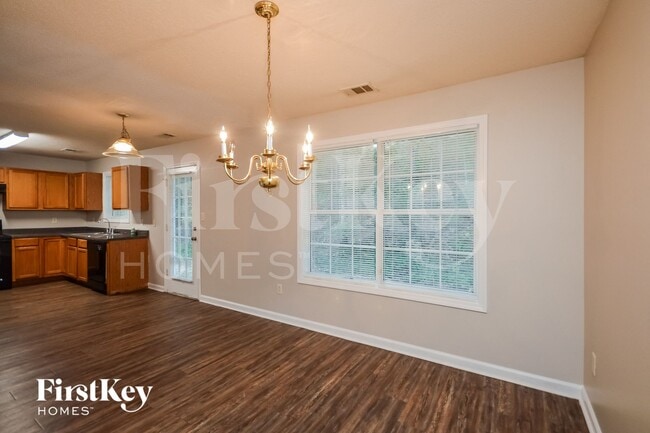 Building Photo - 7099 Ravenwood Ln