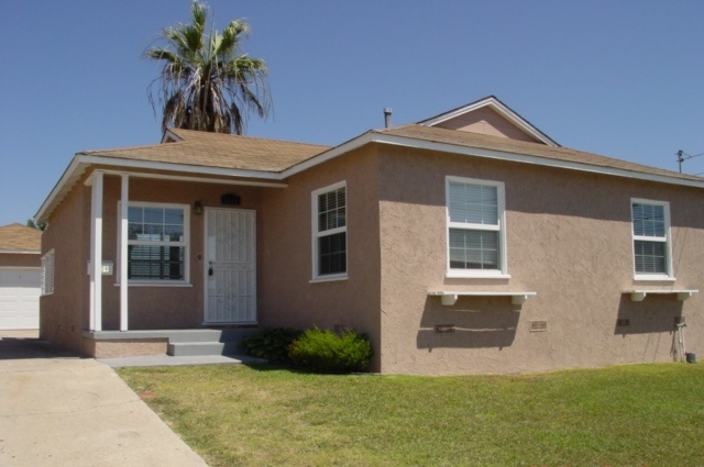 Primary Photo - South Park - House with Detached 2 Car Gar...