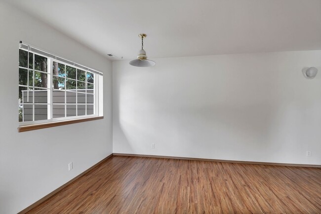 Building Photo - 729 NW Paragon Pl