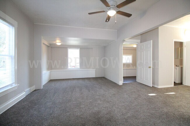 Foto del edificio - CHARMING!! 3 bedroom, 1.5 Bath Home in Des Moines
