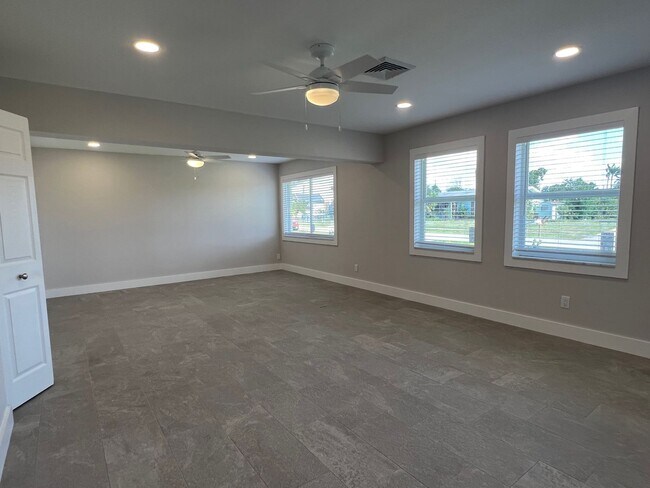 Foto del edificio - 322 Lasayette Port Charlotte FL 33952