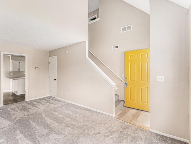 Building Photo - 810 SW Pinebrook Village Ct