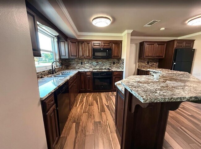 Foto del edificio - 4598 Brooksdale Dr