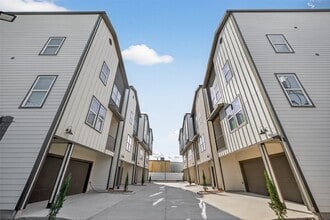 Building Photo - 2109 Marnel Rd