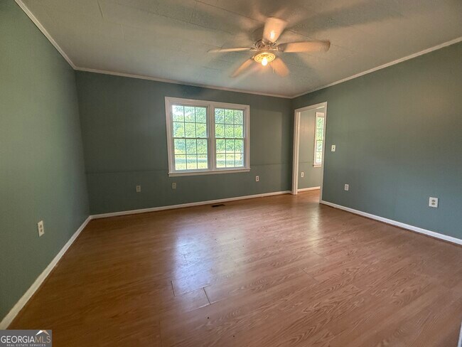 Building Photo - 475 Christmas Tree Rd