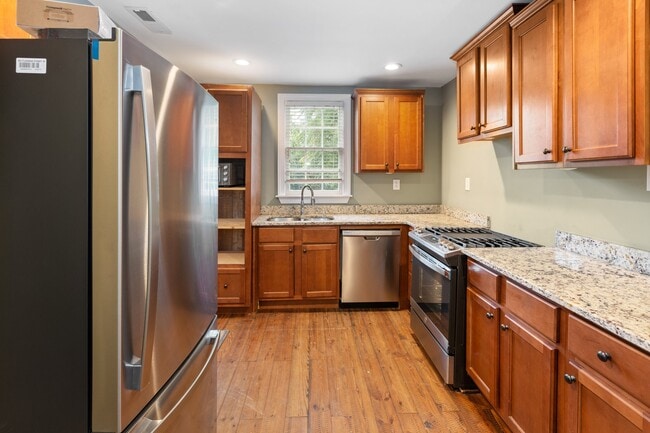 Building Photo - 13 Elizabeth St